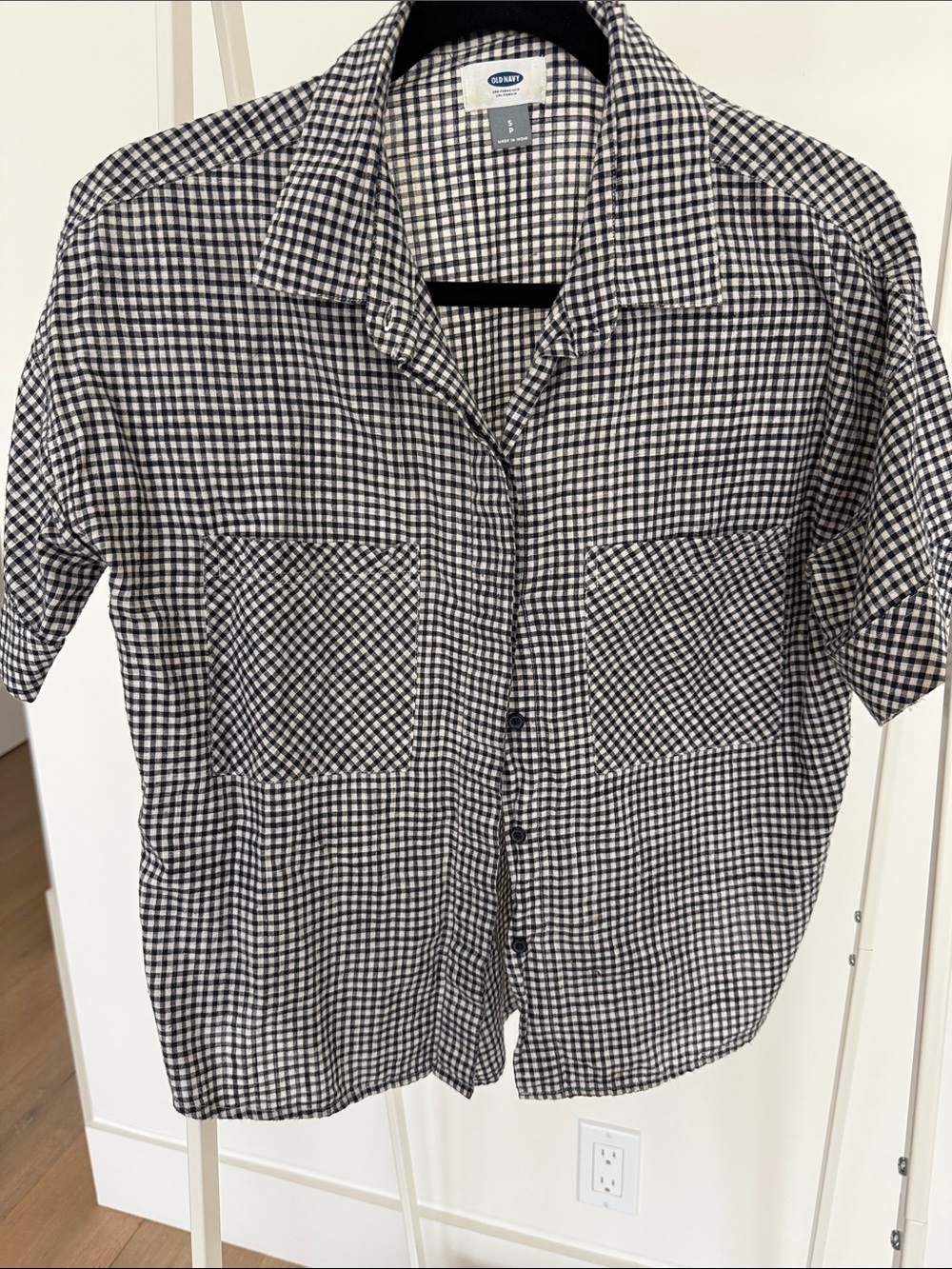 Old Navy Black and White Gingham Short Sleeve Button-Down